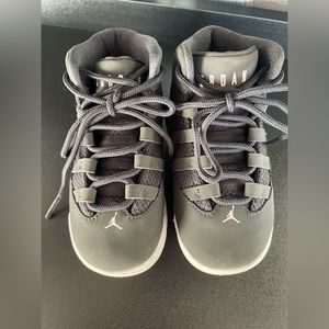 JORDANS kids/childrens unisex gray size 8C